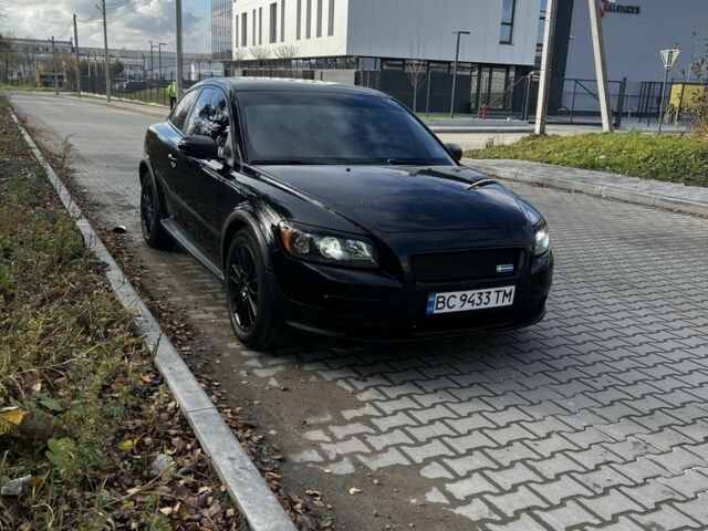 Черный Вольво Ц30, объемом двигателя 1.6 л и пробегом 348 тыс. км за 5600 $, фото 1 на Automoto.ua