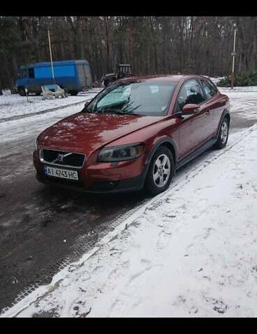 Красный Вольво Ц30, объемом двигателя 1.8 л и пробегом 142 тыс. км за 4900 $, фото 1 на Automoto.ua