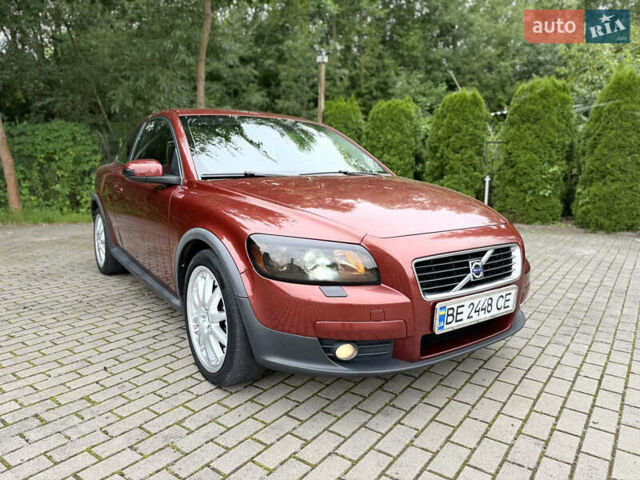 Красный Вольво Ц30, объемом двигателя 1.8 л и пробегом 190 тыс. км за 4900 $, фото 1 на Automoto.ua