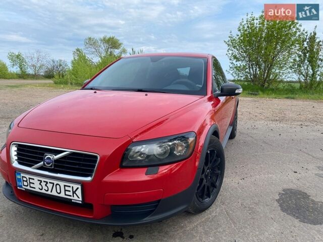 Красный Вольво Ц30, объемом двигателя 2.4 л и пробегом 257 тыс. км за 7500 $, фото 1 на Automoto.ua