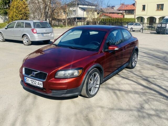 Червоний Вольво C30, об'ємом двигуна 2.4 л та пробігом 220 тис. км за 8500 $, фото 1 на Automoto.ua