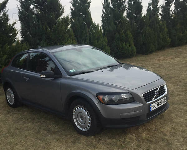Серый Вольво Ц30, объемом двигателя 1.6 л и пробегом 270 тыс. км за 5900 $, фото 1 на Automoto.ua