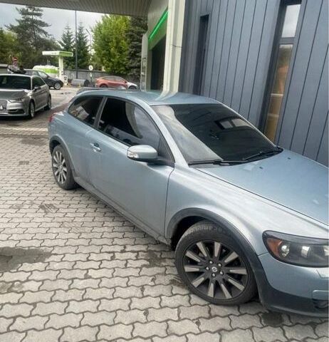 Серый Вольво Ц30, объемом двигателя 2.4 л и пробегом 238 тыс. км за 5500 $, фото 1 на Automoto.ua
