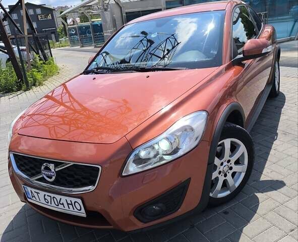Оранжевый Вольво Ц30, объемом двигателя 1.56 л и пробегом 340 тыс. км за 5500 $, фото 1 на Automoto.ua