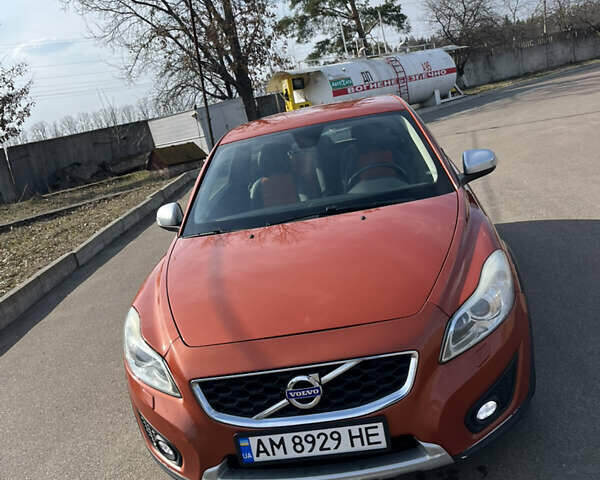 Помаранчевий Вольво C30, об'ємом двигуна 2 л та пробігом 160 тис. км за 8500 $, фото 1 на Automoto.ua
