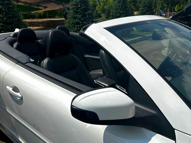 Білий Вольво C70, об'ємом двигуна 2.5 л та пробігом 225 тис. км за 11000 $, фото 1 на Automoto.ua