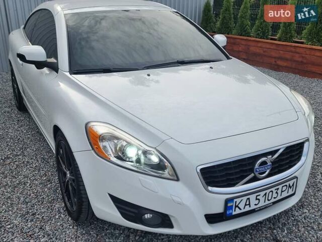 Белый Вольво Ц70, объемом двигателя 2.52 л и пробегом 165 тыс. км за 12500 $, фото 1 на Automoto.ua