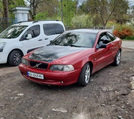 Красный Вольво Ц70, объемом двигателя 2.3 л и пробегом 285 тыс. км за 3500 $, фото 1 на Automoto.ua