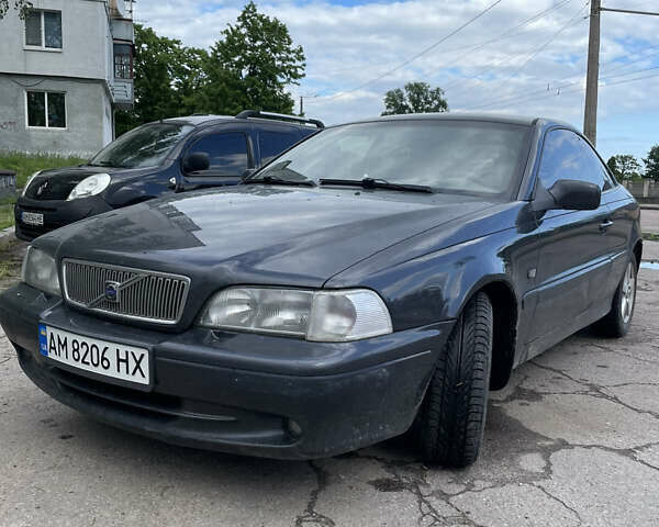 Сірий Вольво C70, об'ємом двигуна 2.44 л та пробігом 270 тис. км за 3600 $, фото 1 на Automoto.ua