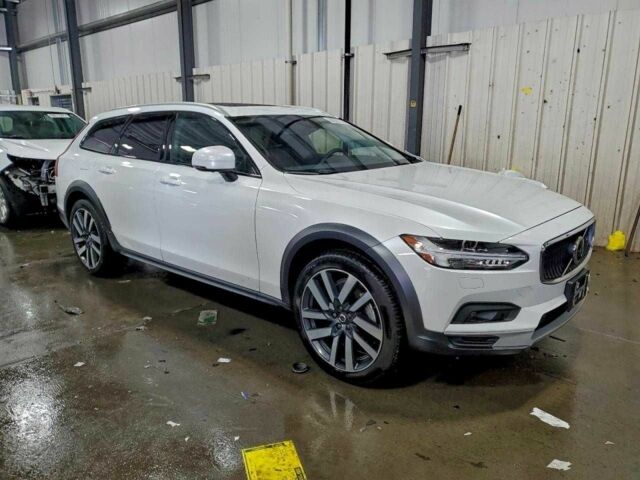 Білий Вольво Інша, об'ємом двигуна 2 л та пробігом 67 тис. км за 9000 $, фото 1 на Automoto.ua