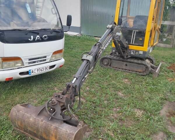 Желтый Вольво EC 15B, объемом двигателя 1 л и пробегом 330 тыс. км за 14299 $, фото 1 на Automoto.ua