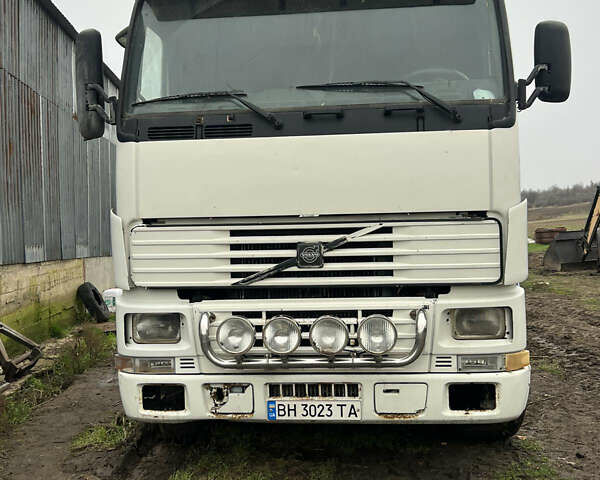 Белый Вольво FH 12, объемом двигателя 12.13 л и пробегом 600 тыс. км за 3600 $, фото 1 на Automoto.ua