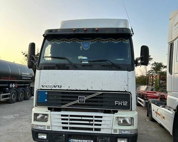 Белый Вольво FH 12, объемом двигателя 12 л и пробегом 200 тыс. км за 5500 $, фото 1 на Automoto.ua