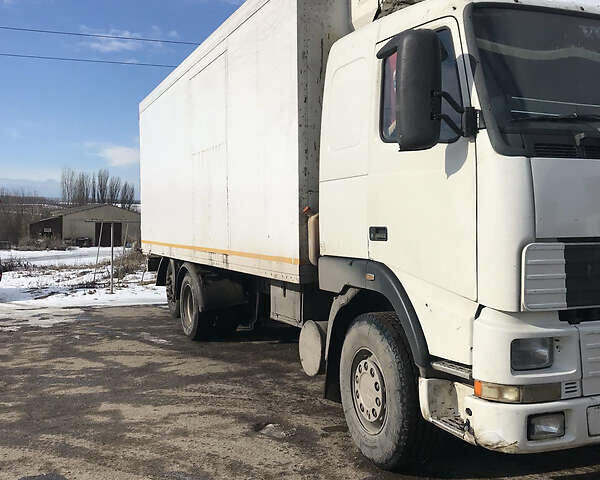 Белый Вольво FH 12, объемом двигателя 12 л и пробегом 1000 тыс. км за 7300 $, фото 1 на Automoto.ua