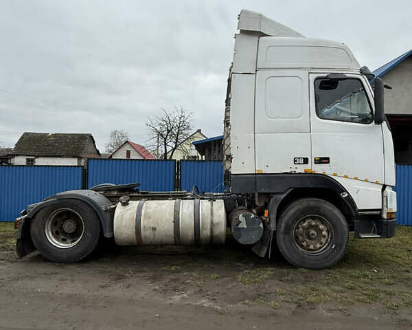 Білий Вольво FH 12, об'ємом двигуна 12 л та пробігом 630 тис. км за 4299 $, фото 1 на Automoto.ua