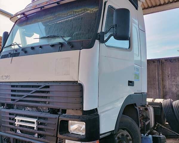 Белый Вольво FH 12, объемом двигателя 12 л и пробегом 2 тыс. км за 6900 $, фото 1 на Automoto.ua