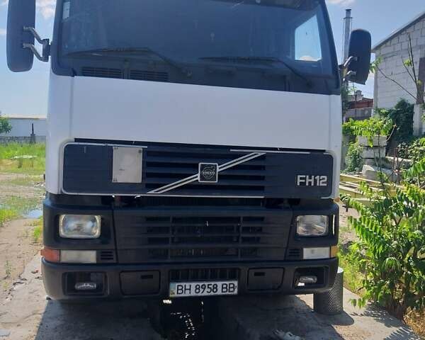 Белый Вольво FH 12, объемом двигателя 12.1 л и пробегом 100 тыс. км за 5000 $, фото 1 на Automoto.ua