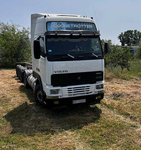 Белый Вольво FH 12, объемом двигателя 12.9 л и пробегом 900 тыс. км за 6500 $, фото 1 на Automoto.ua