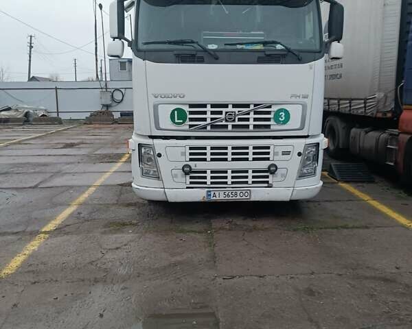 Белый Вольво FH 12, объемом двигателя 12.12 л и пробегом 1 тыс. км за 12700 $, фото 1 на Automoto.ua