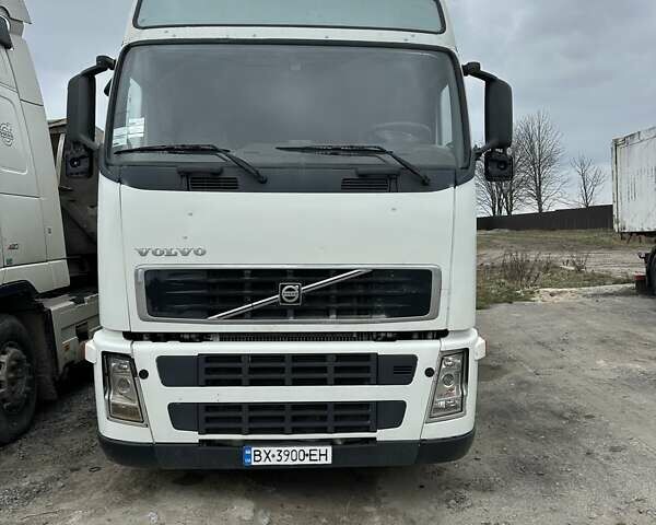 Белый Вольво FH 12, объемом двигателя 12 л и пробегом 2 тыс. км за 7500 $, фото 1 на Automoto.ua