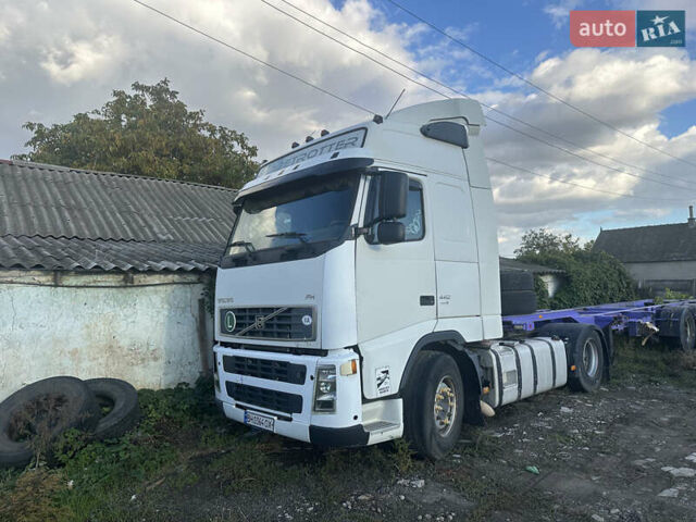 Белый Вольво FH 12, объемом двигателя 12.78 л и пробегом 1 тыс. км за 9000 $, фото 1 на Automoto.ua
