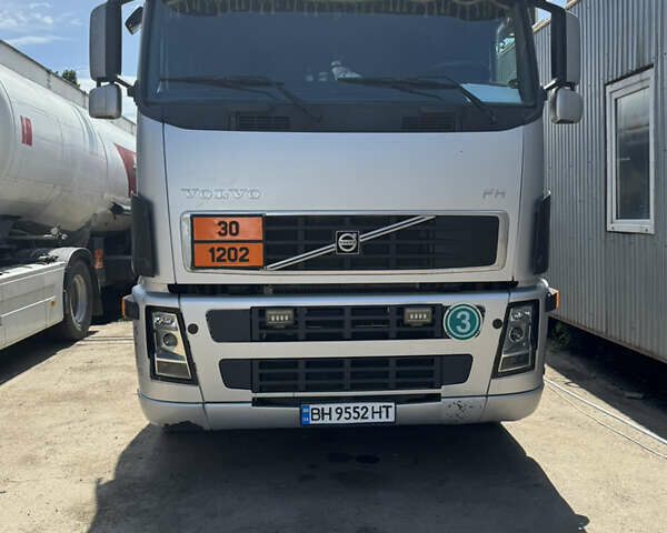 Серый Вольво FH 12, объемом двигателя 0 л и пробегом 150 тыс. км за 10500 $, фото 1 на Automoto.ua