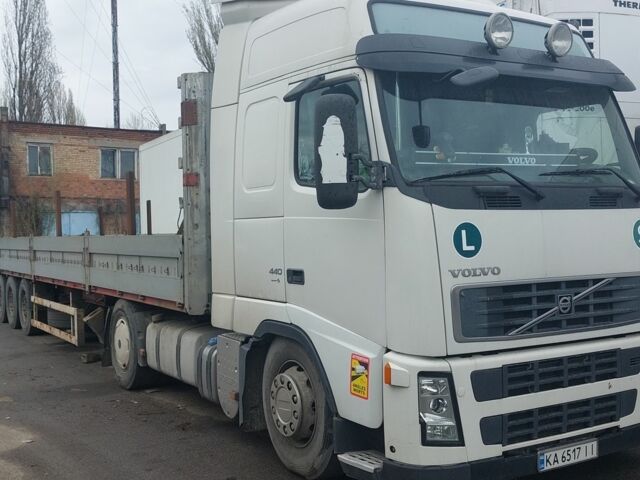 Белый Вольво FH 13, объемом двигателя 12.8 л и пробегом 2 тыс. км за 14000 $, фото 1 на Automoto.ua
