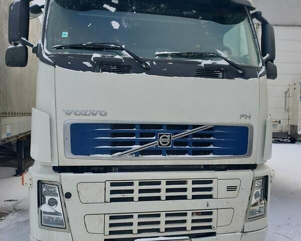 Белый Вольво FH 13, объемом двигателя 0 л и пробегом 450 тыс. км за 12000 $, фото 1 на Automoto.ua