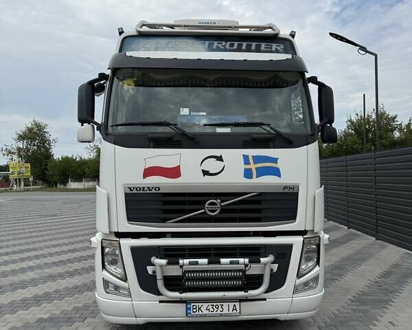 Білий Вольво FH 13, об'ємом двигуна 12.78 л та пробігом 280 тис. км за 30000 $, фото 1 на Automoto.ua