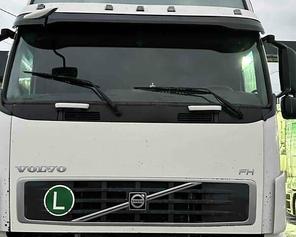 Белый Вольво FH 13, объемом двигателя 12.78 л и пробегом 2 тыс. км за 12500 $, фото 1 на Automoto.ua