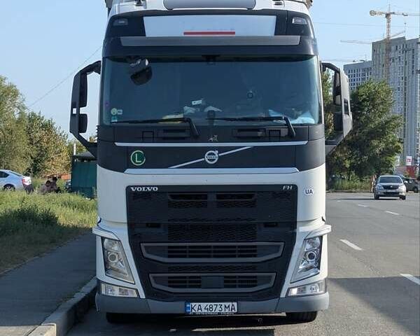 Белый Вольво FH 13, объемом двигателя 12.9 л и пробегом 980 тыс. км за 48900 $, фото 1 на Automoto.ua