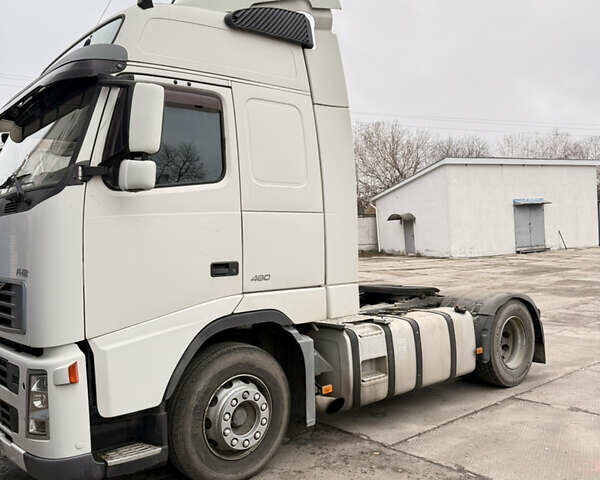 Белый Вольво FH 13, объемом двигателя 12.9 л и пробегом 860 тыс. км за 9000 $, фото 1 на Automoto.ua