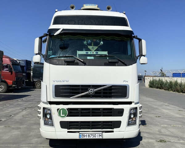 Белый Вольво FH 13, объемом двигателя 0 л и пробегом 2 тыс. км за 15000 $, фото 1 на Automoto.ua