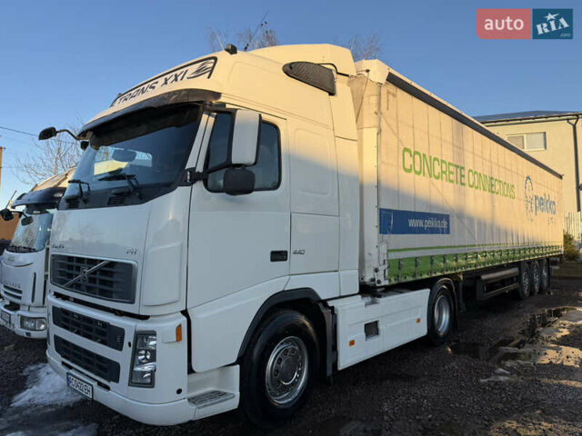 Белый Вольво FH 13, объемом двигателя 12 л и пробегом 146 тыс. км за 19000 $, фото 1 на Automoto.ua