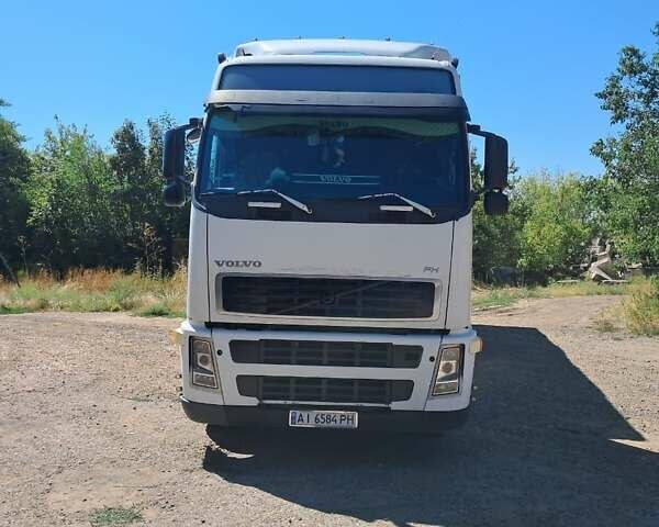 Белый Вольво FH 13, объемом двигателя 12.78 л и пробегом 1 тыс. км за 27000 $, фото 1 на Automoto.ua