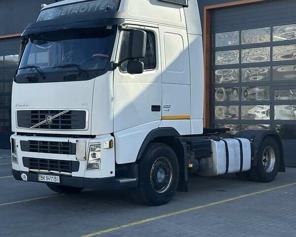 Белый Вольво FH 13, объемом двигателя 12.8 л и пробегом 2 тыс. км за 16500 $, фото 1 на Automoto.ua