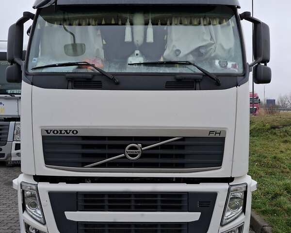 Белый Вольво FH 13, объемом двигателя 12.78 л и пробегом 2 тыс. км за 22000 $, фото 1 на Automoto.ua
