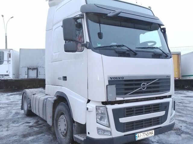 Белый Вольво FH 13, объемом двигателя 13 л и пробегом 867 тыс. км за 27800 $, фото 1 на Automoto.ua