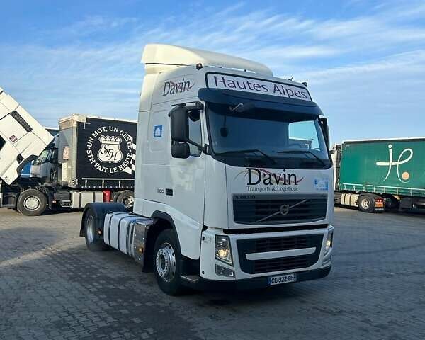 Белый Вольво FH 13, объемом двигателя 12.9 л и пробегом 986 тыс. км за 22800 $, фото 1 на Automoto.ua