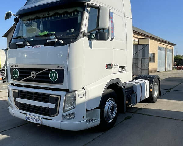 Белый Вольво FH 13, объемом двигателя 12.78 л и пробегом 300 тыс. км за 26500 $, фото 1 на Automoto.ua
