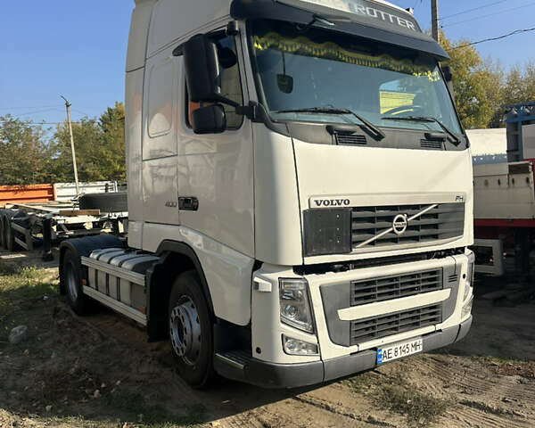 Белый Вольво FH 13, объемом двигателя 12.78 л и пробегом 878 тыс. км за 18500 $, фото 1 на Automoto.ua