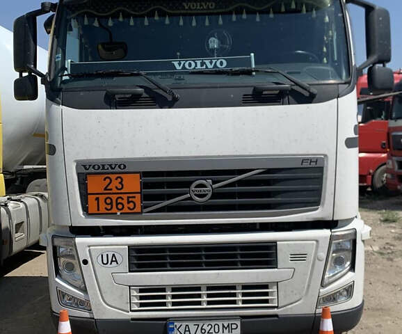 Белый Вольво FH 13, объемом двигателя 12.78 л и пробегом 900 тыс. км за 25000 $, фото 1 на Automoto.ua