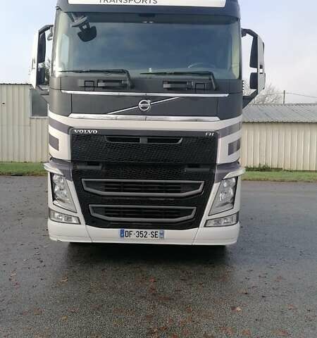 Белый Вольво FH 13, объемом двигателя 12.9 л и пробегом 960 тыс. км за 33888 $, фото 1 на Automoto.ua