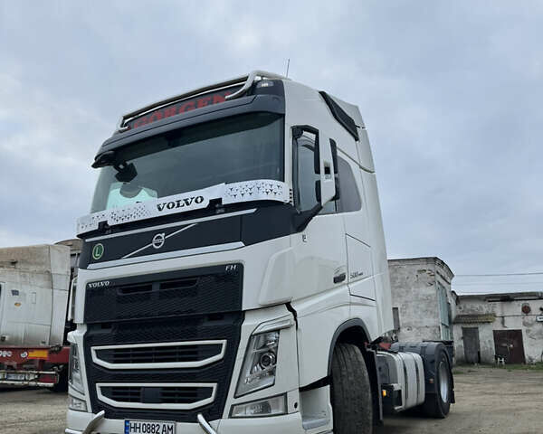 Белый Вольво FH 13, объемом двигателя 12.7 л и пробегом 830 тыс. км за 35999 $, фото 1 на Automoto.ua
