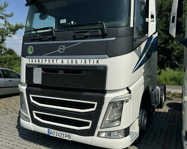 Белый Вольво FH 13, объемом двигателя 12.78 л и пробегом 946 тыс. км за 32000 $, фото 1 на Automoto.ua