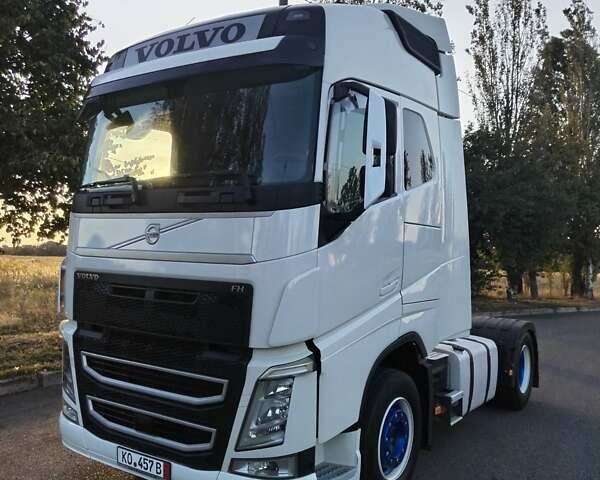 Белый Вольво FH 13, объемом двигателя 0 л и пробегом 809 тыс. км за 35900 $, фото 1 на Automoto.ua
