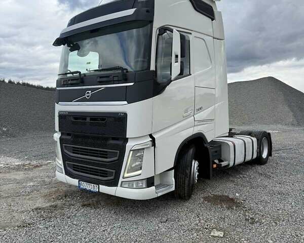 Белый Вольво FH 13, объемом двигателя 12.8 л и пробегом 122 тыс. км за 23500 $, фото 1 на Automoto.ua
