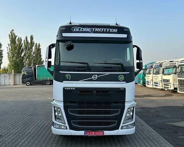 Белый Вольво FH 13, объемом двигателя 13 л и пробегом 948 тыс. км за 30100 $, фото 1 на Automoto.ua