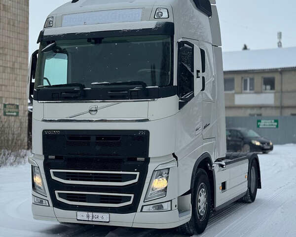 Білий Вольво FH 13, об'ємом двигуна 0 л та пробігом 820 тис. км за 37807 $, фото 1 на Automoto.ua