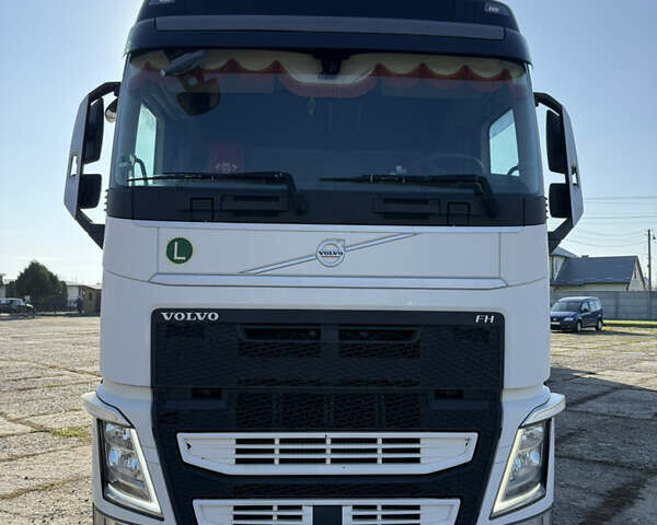 Белый Вольво FH 13, объемом двигателя 0 л и пробегом 670 тыс. км за 38500 $, фото 1 на Automoto.ua